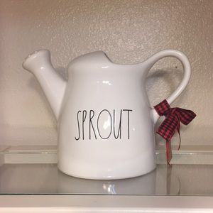 🌱 Watering can Rae Dunn